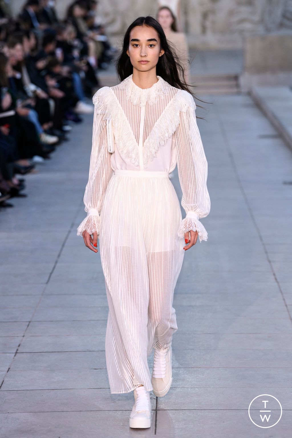 Fashion Week Paris Spring/Summer 2023 look 26 from the Akris collection 女装