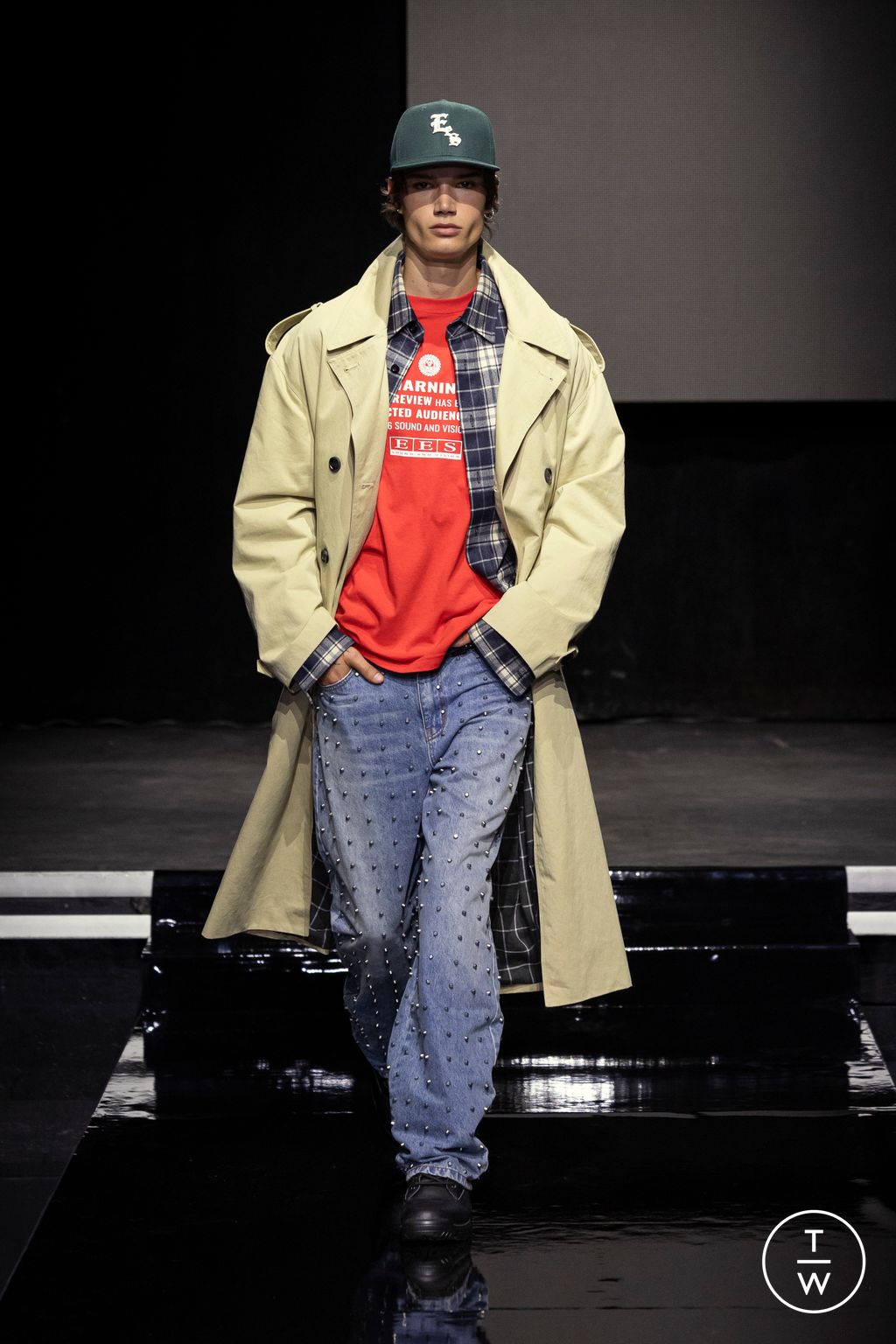 Fashion Week Paris Spring-Summer 2025 look 1 de la collection Saudi 100 menswear