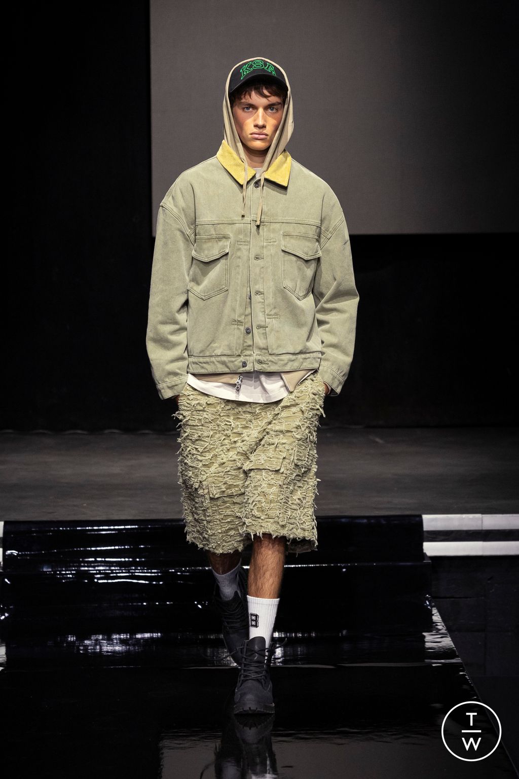 Fashion Week Paris Spring-Summer 2025 look 2 from the Saudi 100 collection 男装