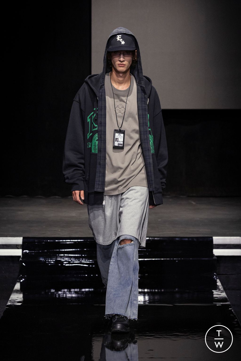 Fashion Week Paris Spring-Summer 2025 look 9 from the Saudi 100 collection 男装