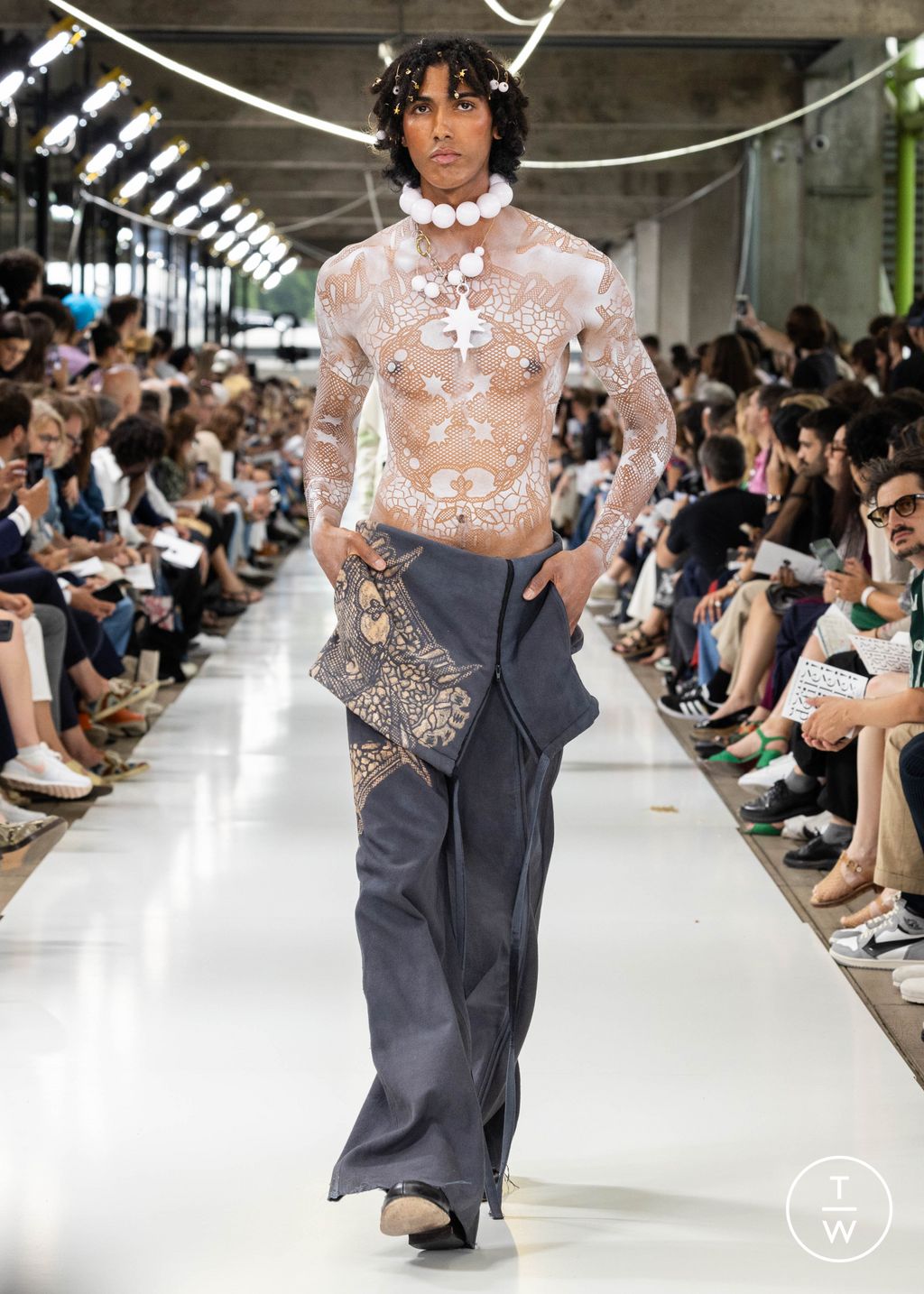 Fashion Week Paris Spring/Summer 2024 look 184 from the IFM PARIS collection 男装