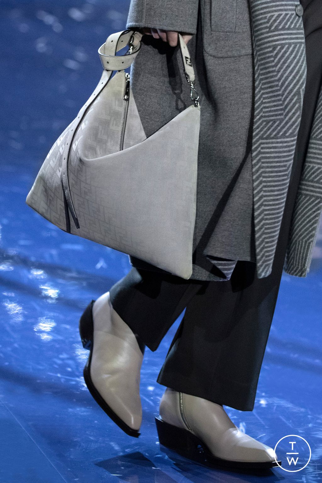 Fashion Week Milan Fall/Winter 2023 look 4 from the Fendi collection menswear accessories