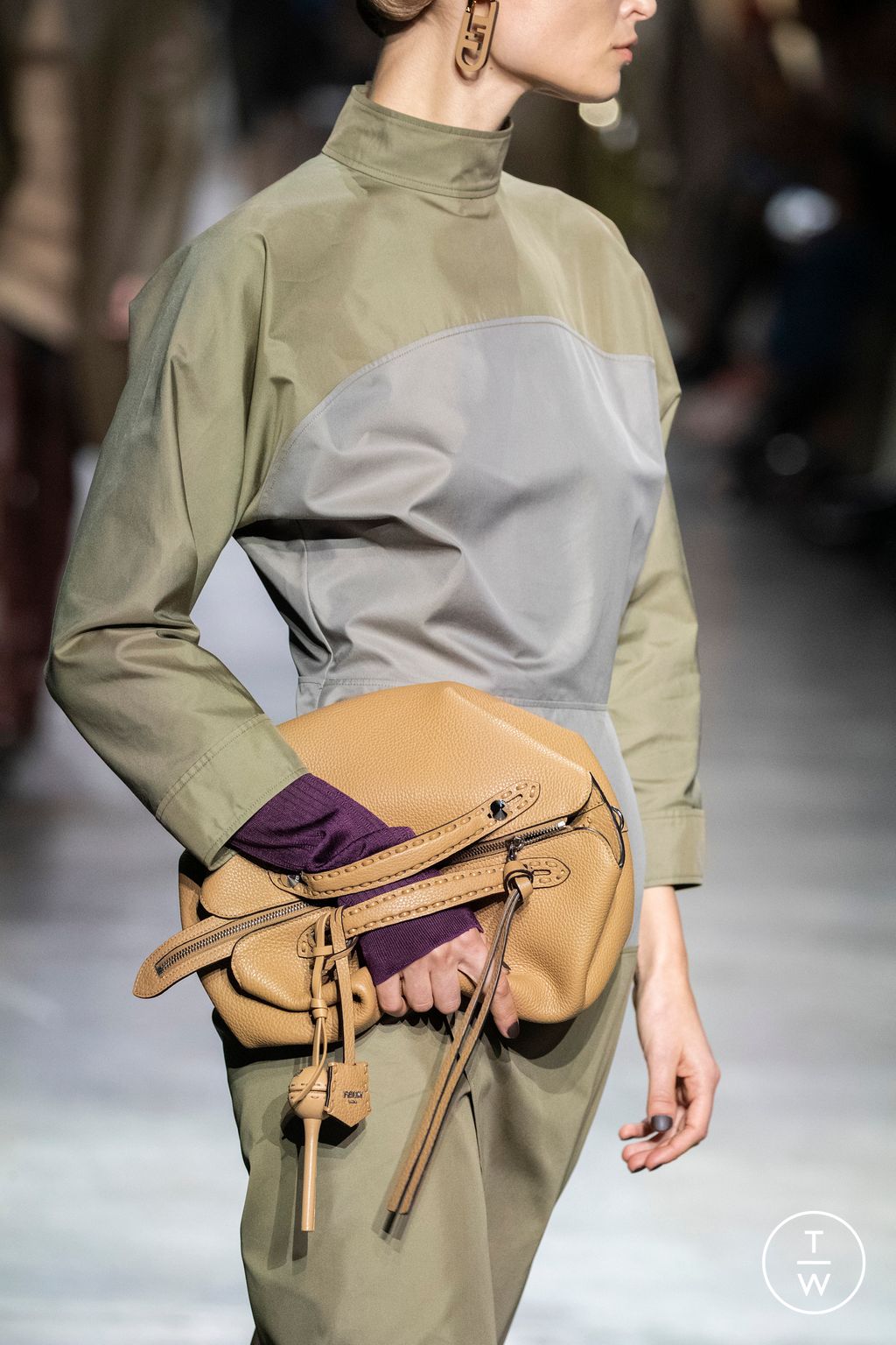 Fashion Week Milan Fall/Winter 2024 look 14 de la collection Fendi womenswear accessories