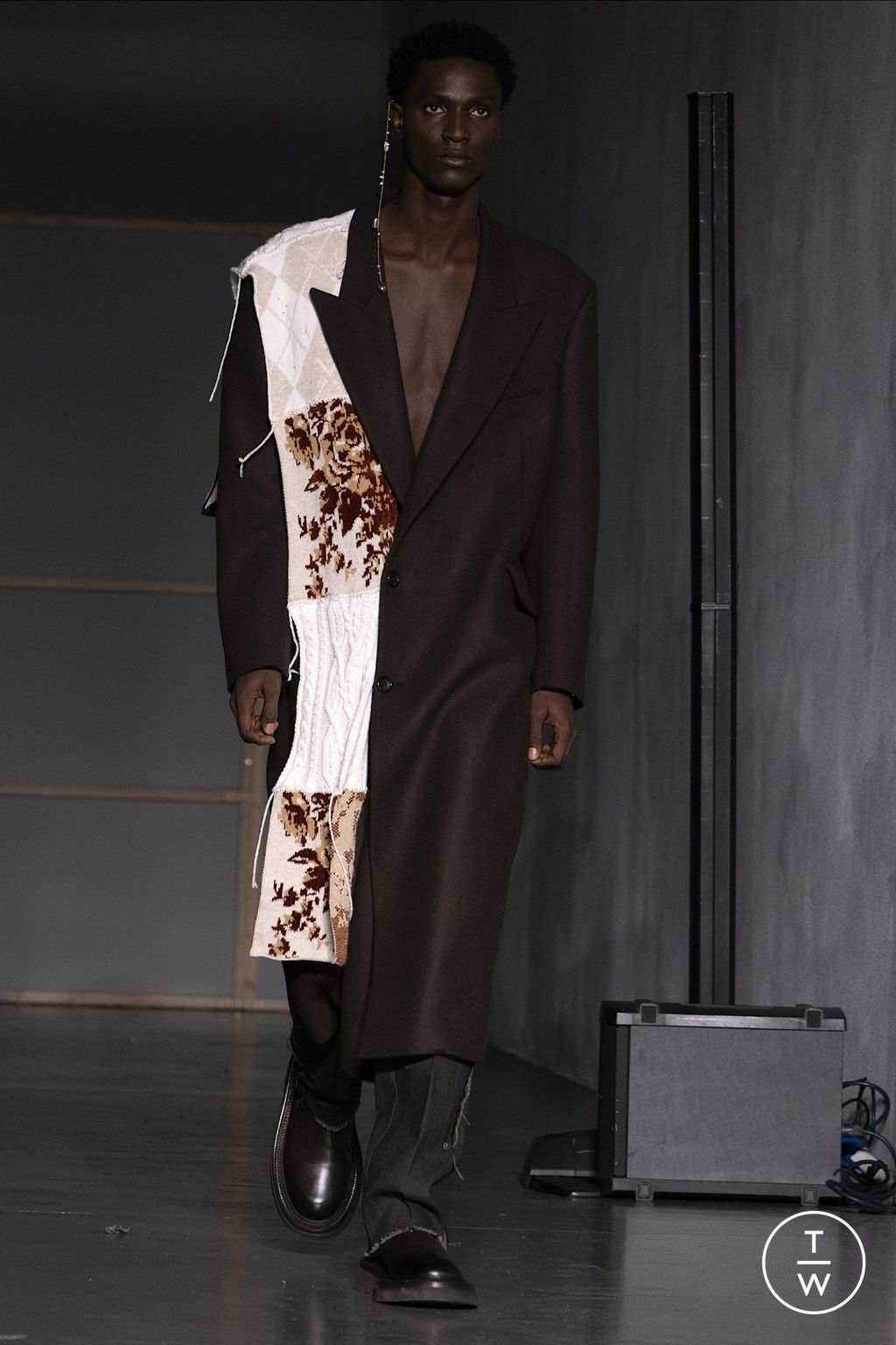 Fashion Week Milan Fall/Winter 2023 look 33 de la collection Federico Cina menswear