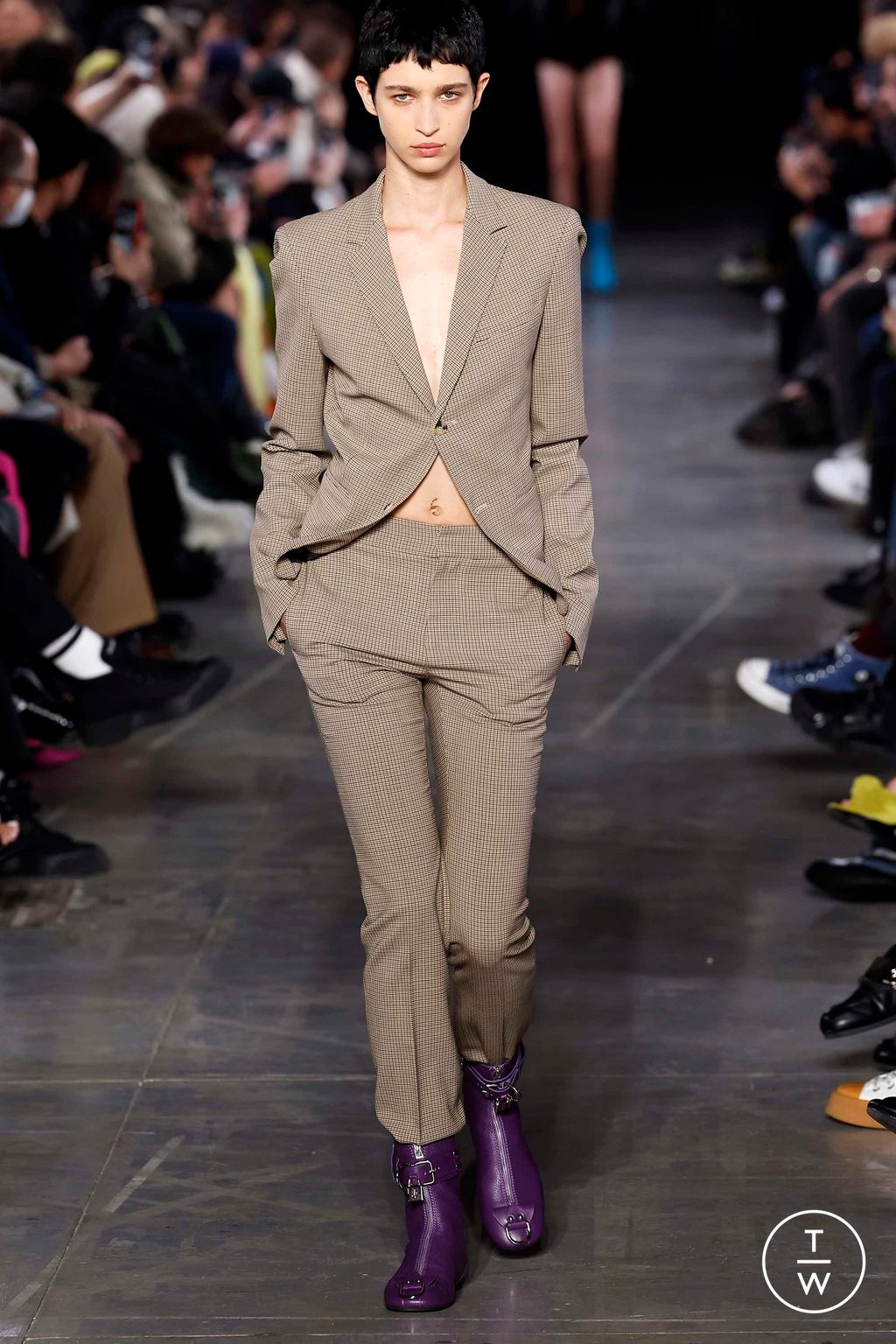 Fashion Week Milan Fall/Winter 2023 look 24 de la collection JW Anderson menswear