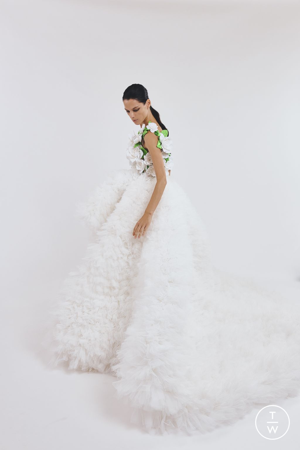 Fashion Week Paris Fall/Winter 2025 look 18 from the Giambattista Valli collection couture