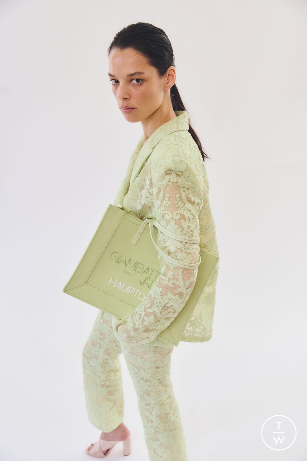 Fashion Week Paris Resort 2026 look 18 de la collection Giambattista Valli womenswear