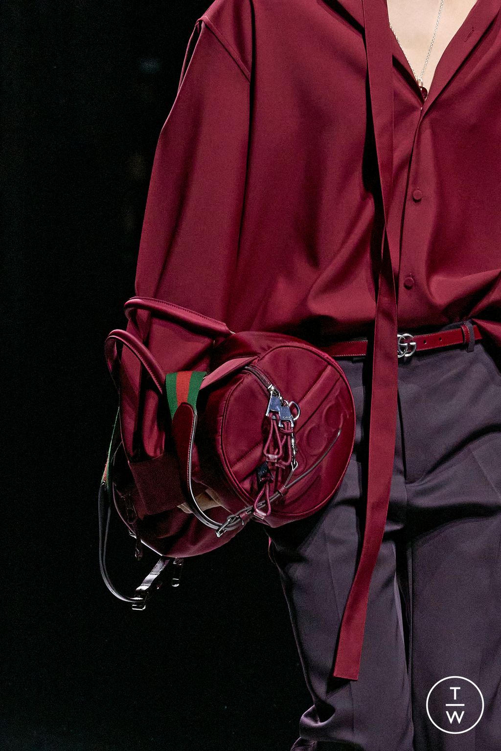 Fashion Week Milan Fall/Winter 2024 look 10 from the Gucci collection menswear accessories