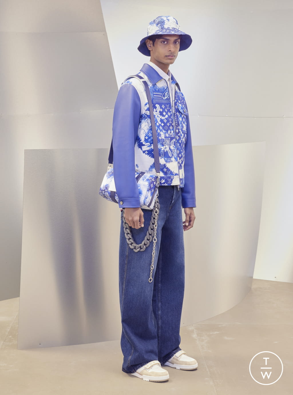Fashion Week Paris Pre-Fall 2022 look 40 from the Louis Vuitton collection 男装