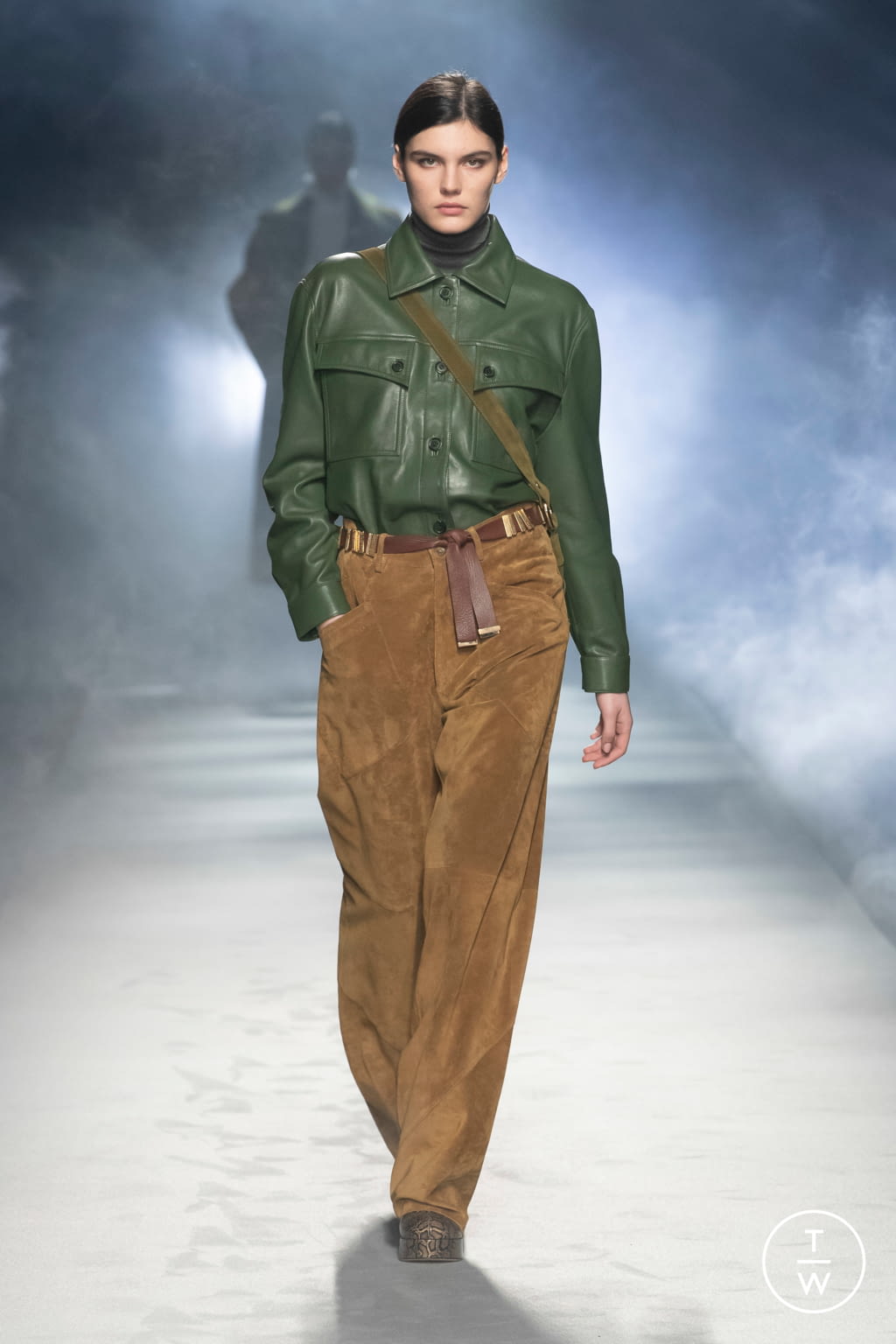 Fashion Week Milan Fall/Winter 2021 look 19 from the Alberta Ferretti collection 女装