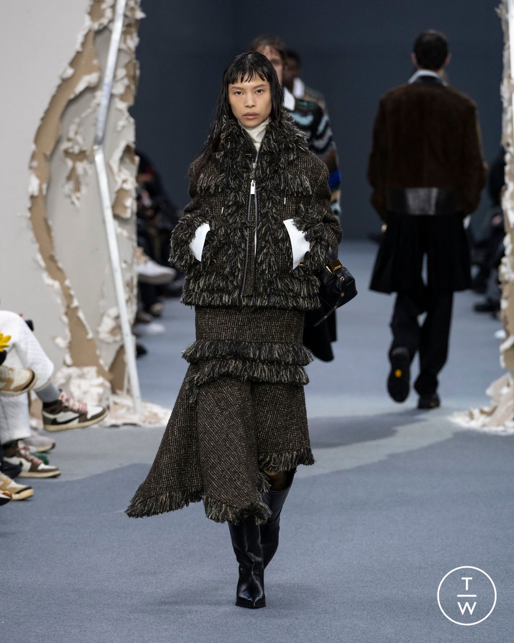 Fashion Week Paris Fall/Winter 2026 look 19 from the Sacai collection menswear