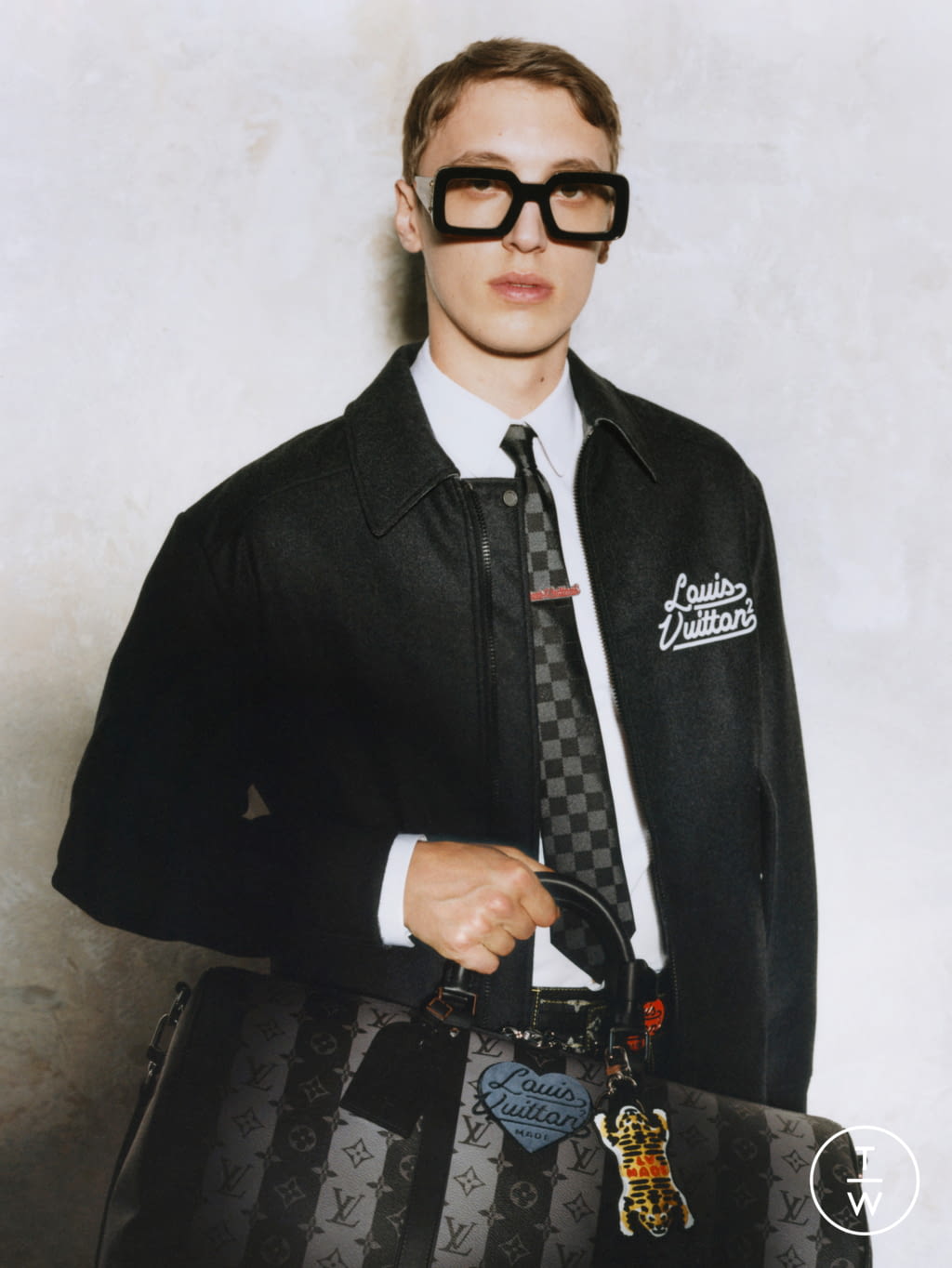 Fashion Week Paris Resort 2022 look 24 from the Louis Vuitton collection 男装