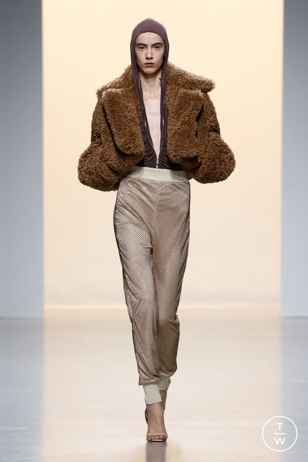 Fashion Week Paris Fall/Winter 2024 look 19 de la collection Atlein womenswear