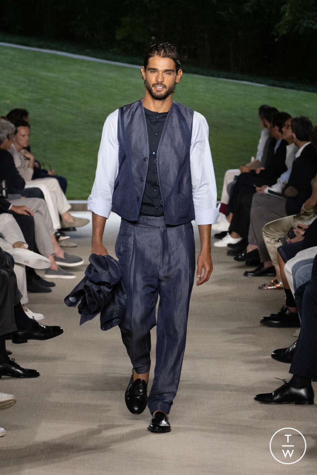 Fashion Week Milan Spring/Summer 2022 look 19 from the Giorgio Armani collection menswear