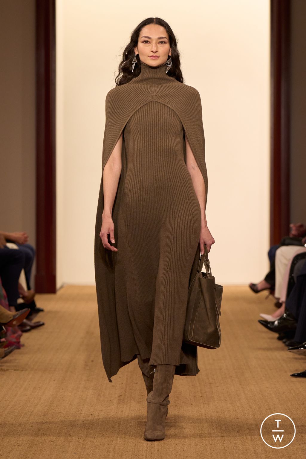 Fashion Week New York Fall/Winter 2024 look 19 from the Ralph Lauren collection womenswear