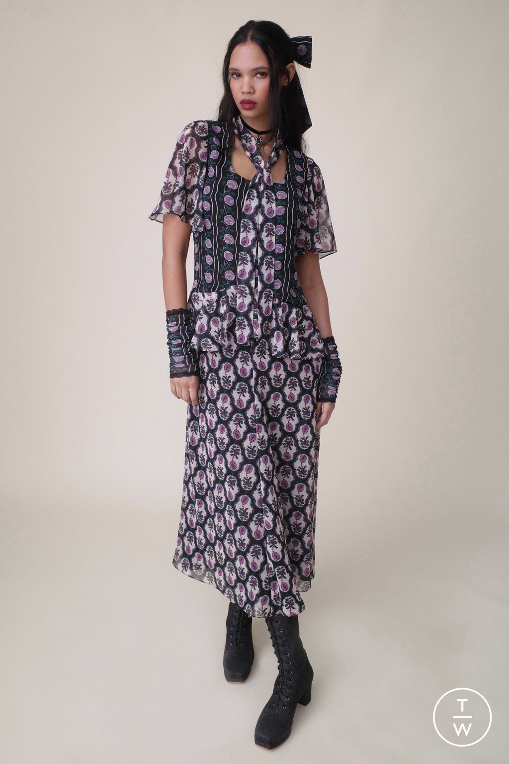 Fashion Week New York Resort 2025 look 19 from the Anna Sui collection womenswear