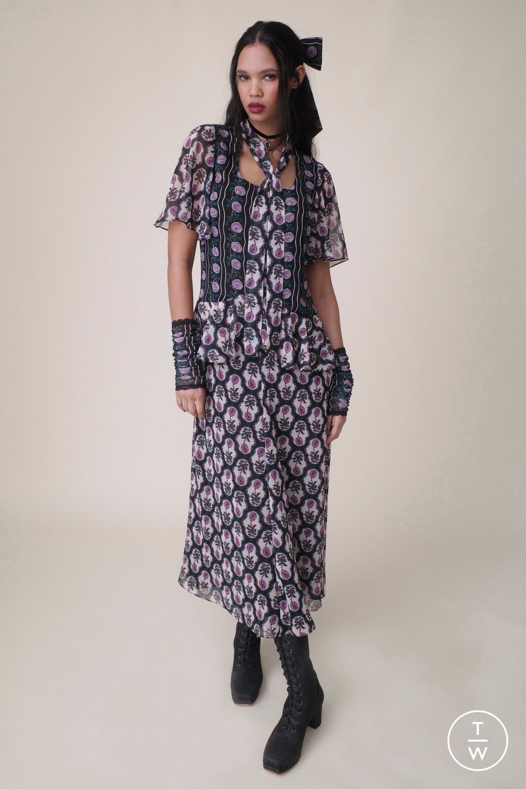 Fashion Week New York Resort 2025 look 19 from the Anna Sui collection 女装