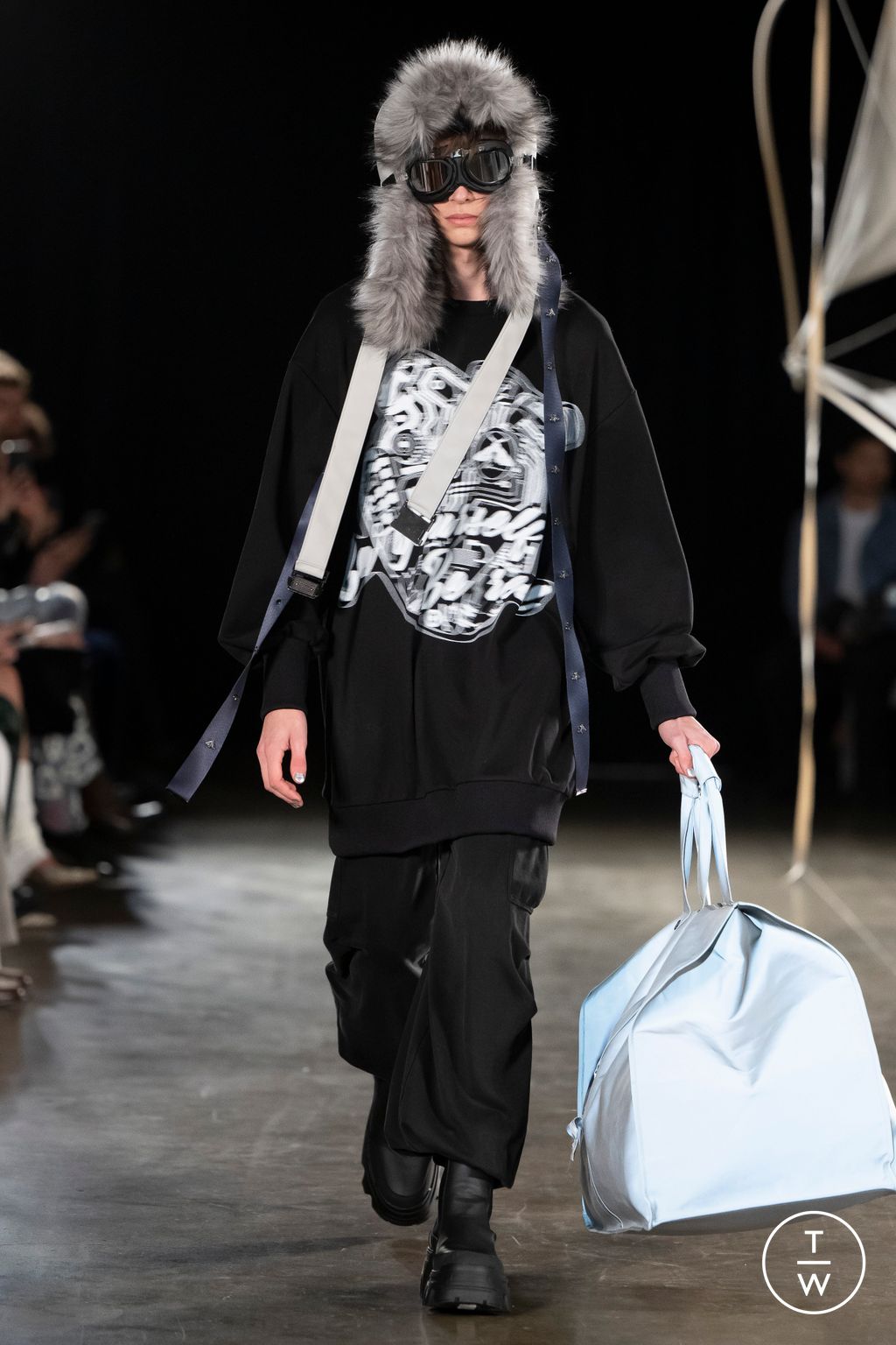 Fashion Week London Fall/Winter 2023 look 19 from the MITHRIDATE collection 女装