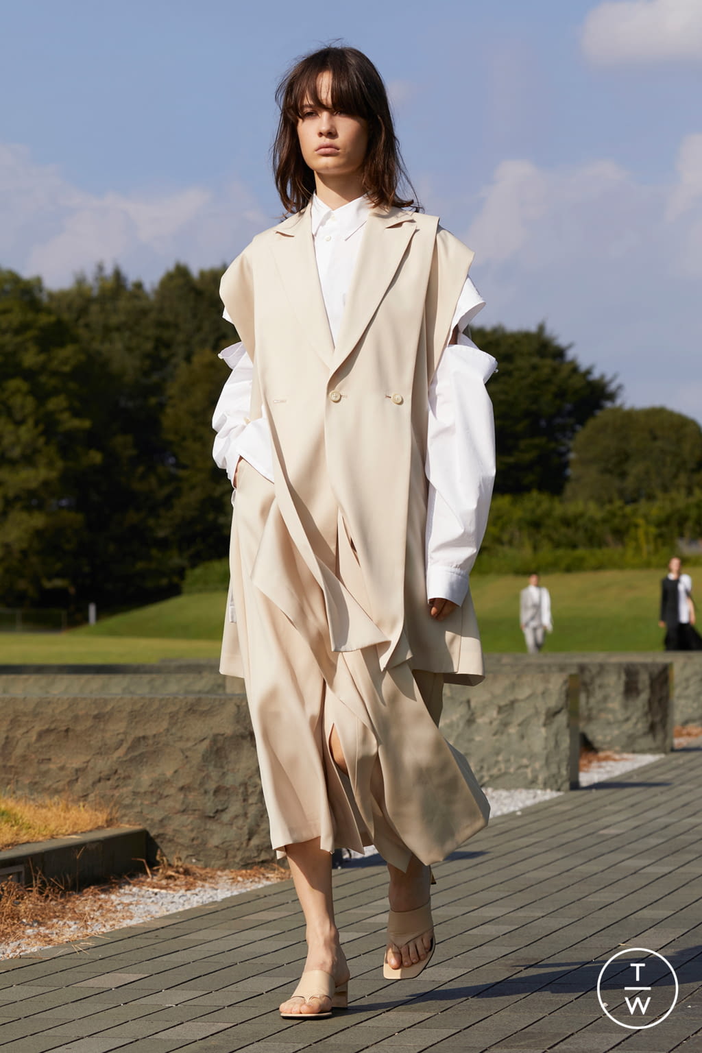 Fashion Week Paris Spring/Summer 2021 look 19 from the Ujoh collection 女装