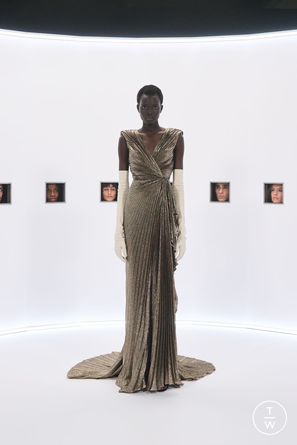 Fashion Week Paris Spring/Summer 2026 look 19 from the Valentino collection couture
