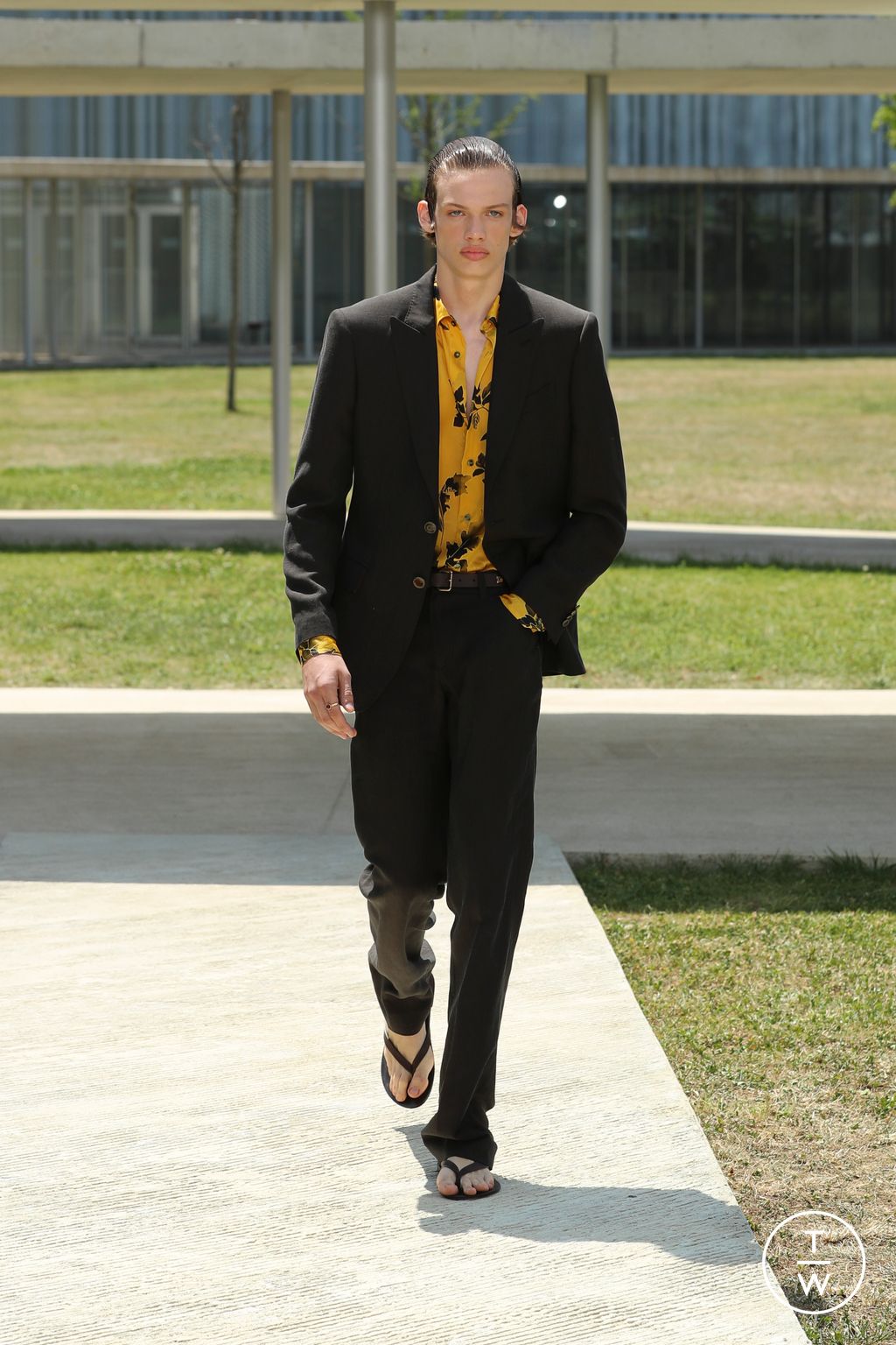 Fashion Week Milan Spring/Summer 2023 look 19 from the Etro collection 男装
