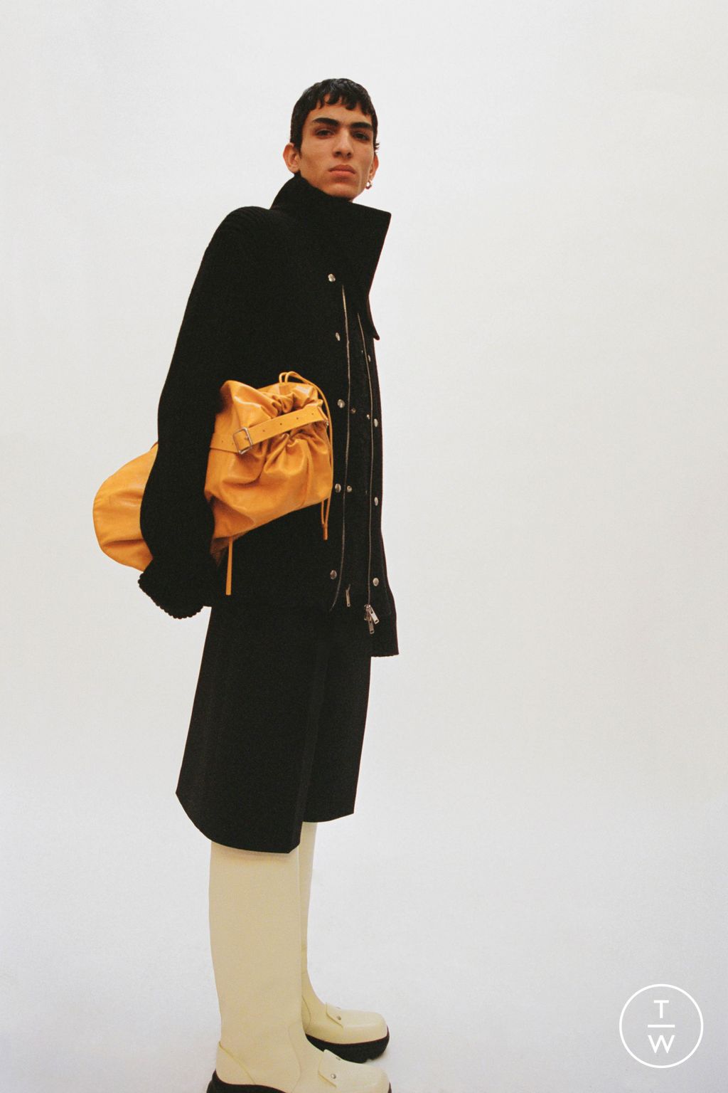 Fashion Week Milan Pre-Fall 2023 look 19 from the Jil Sander collection menswear