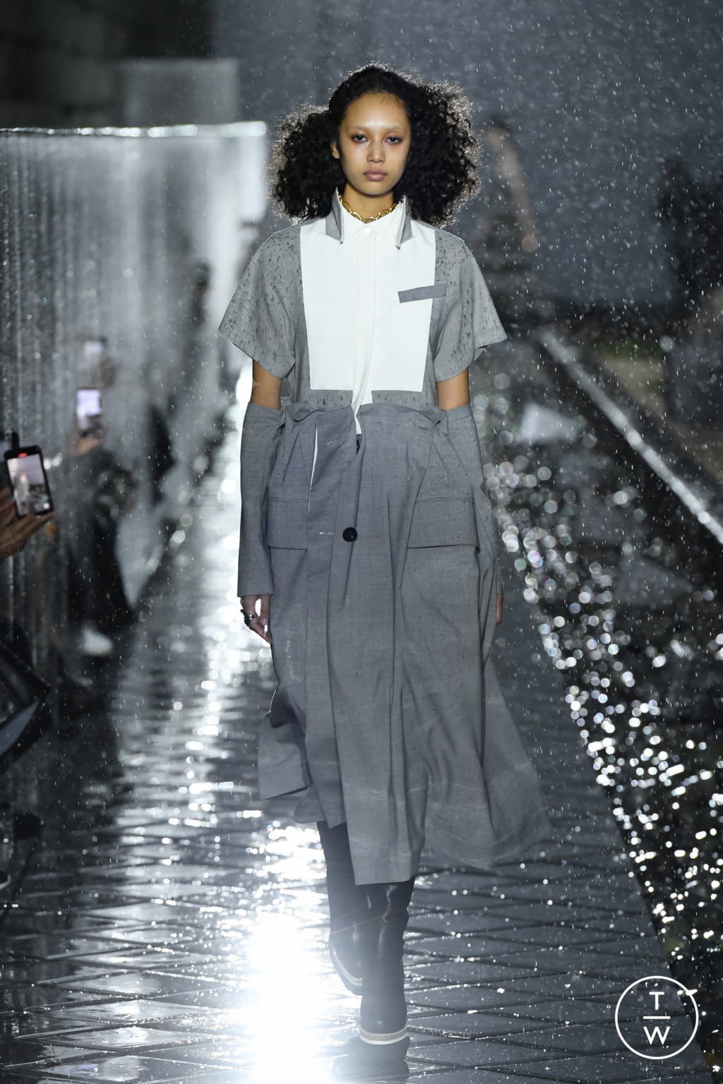 Fashion Week Paris Spring/Summer 2021 look 19 de la collection Sacai womenswear