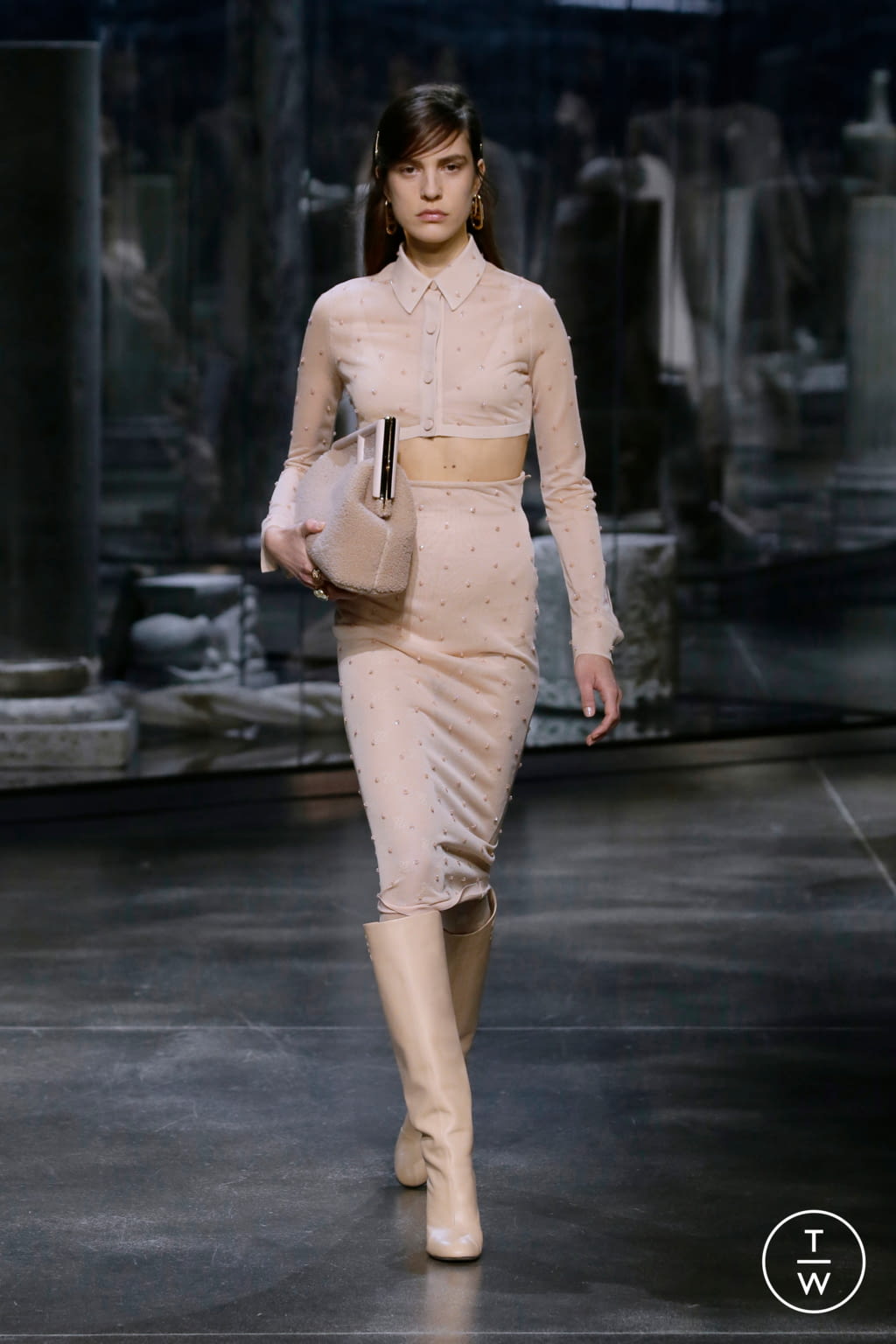 Fashion Week Milan Fall/Winter 2021 look 19 from the Fendi collection 女装