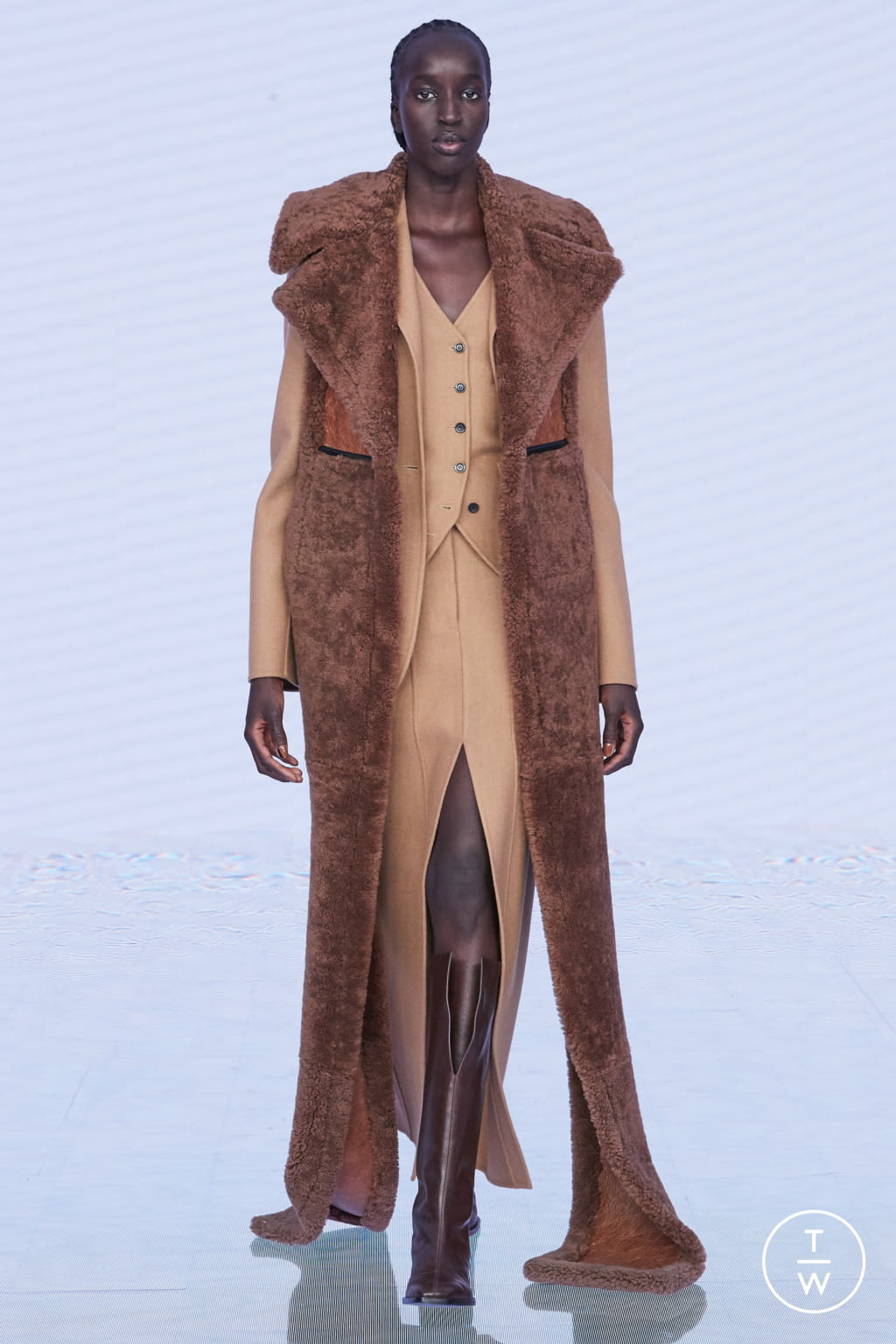 Fashion Week New York Fall/Winter 2022 look 19 from the Peter Do collection womenswear