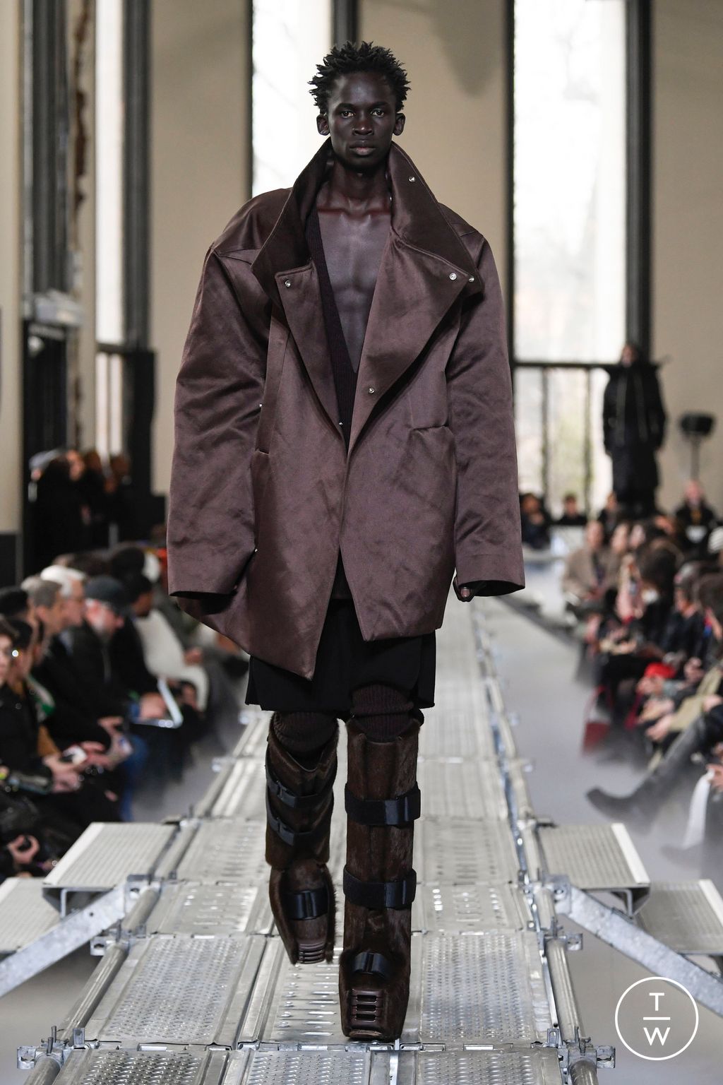 Fashion Week Paris Fall/Winter 2023 look 27 from the Rick Owens collection 男装