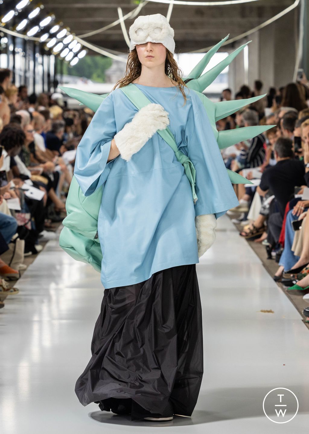 Fashion Week Paris Spring/Summer 2024 look 188 de la collection IFM PARIS menswear