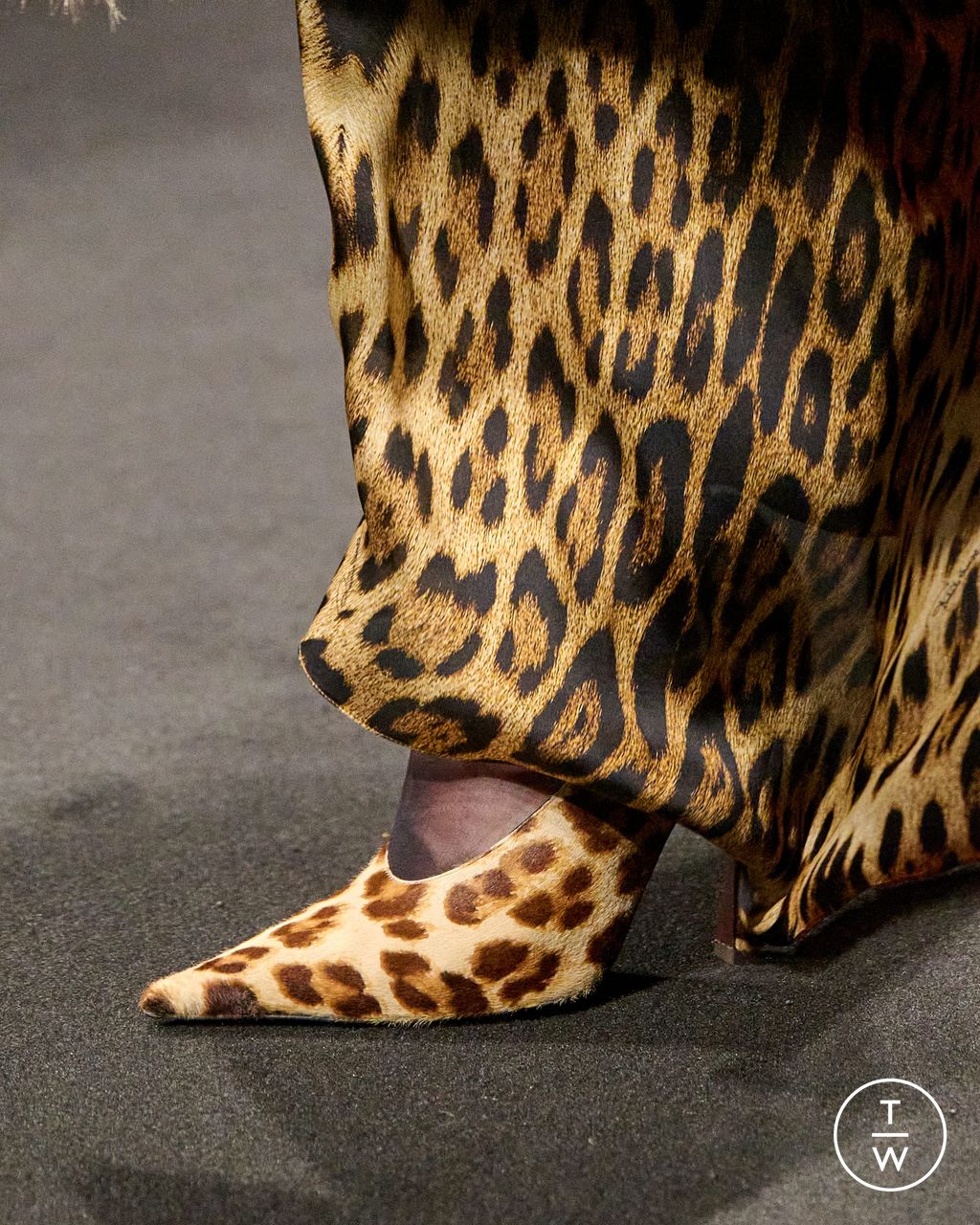 Fashion Week Milan Fall/Winter 2025 look 96 from the Roberto Cavalli collection womenswear accessories