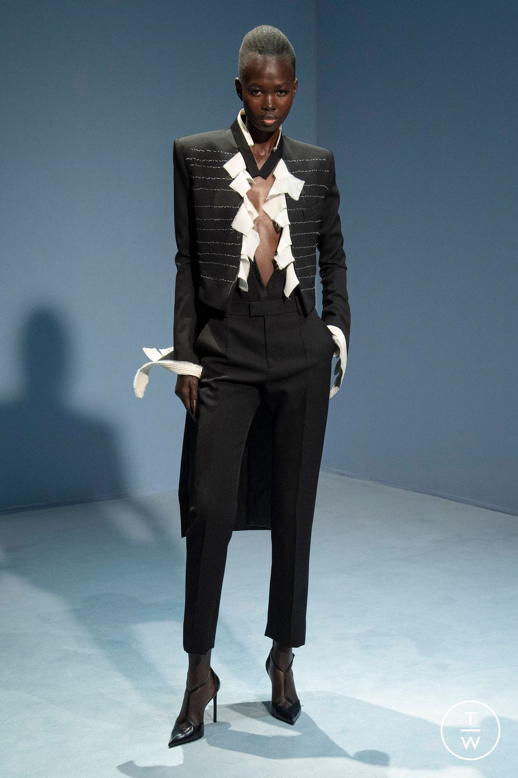 Fashion Week Paris Spring/Summer 2023 look 2 from the Jean Paul Gaultier collection 高级定制