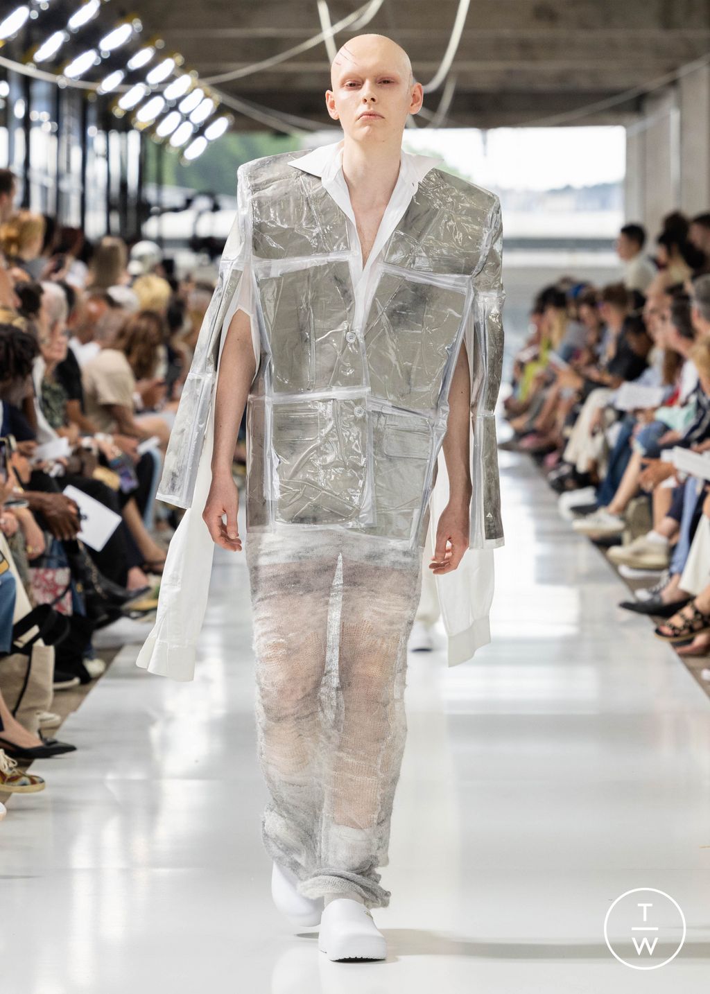 Fashion Week Paris Spring/Summer 2024 look 192 from the IFM PARIS collection 男装