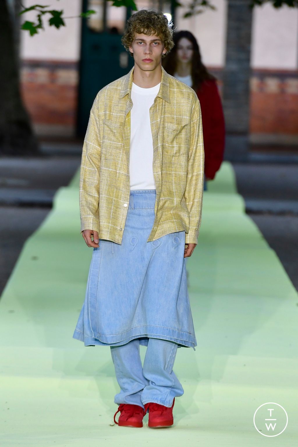Fashion Week Paris Spring/Summer 2024 look 5 from the 1989 Studio collection menswear