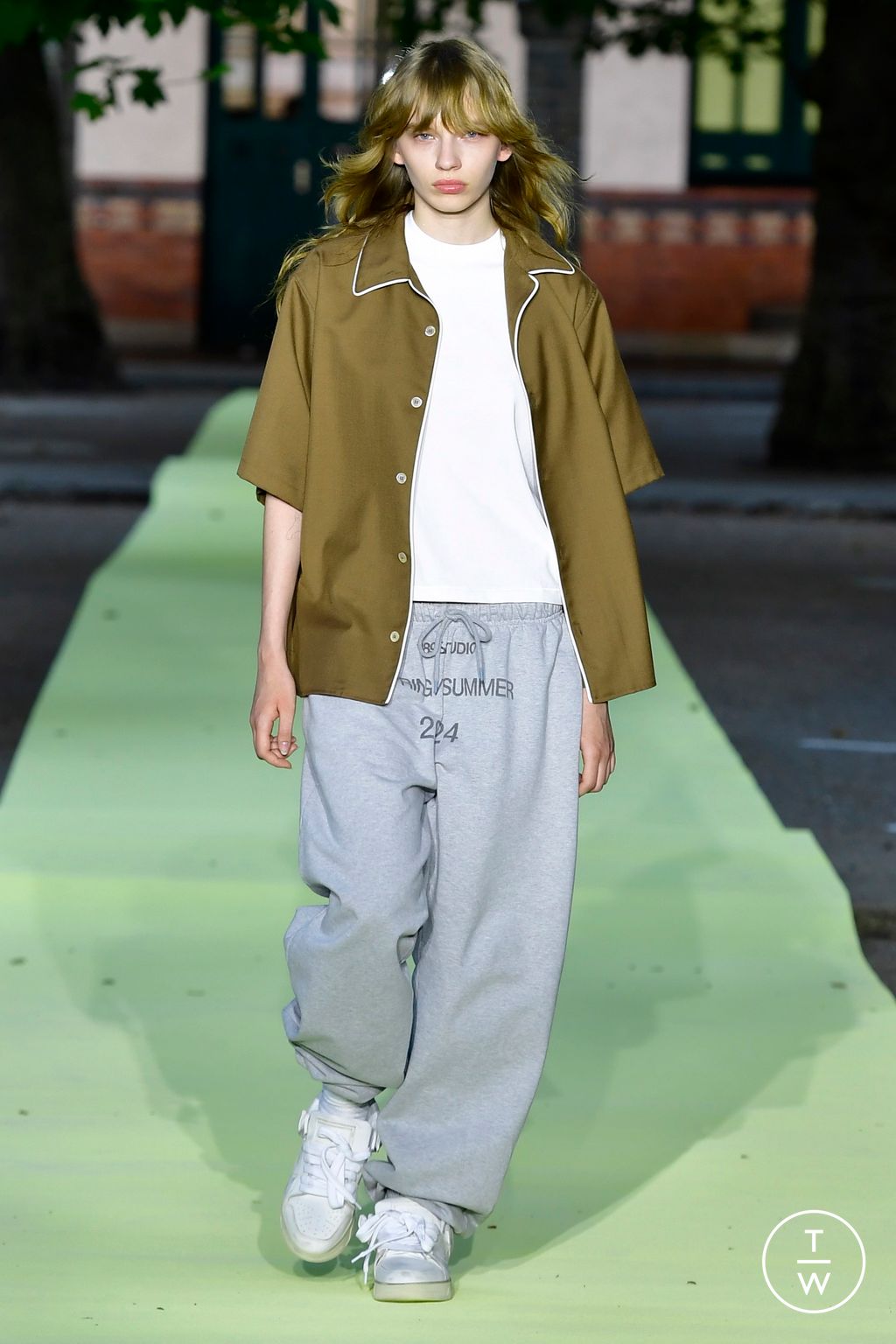 Fashion Week Paris Spring/Summer 2024 look 21 from the 1989 Studio collection 男装