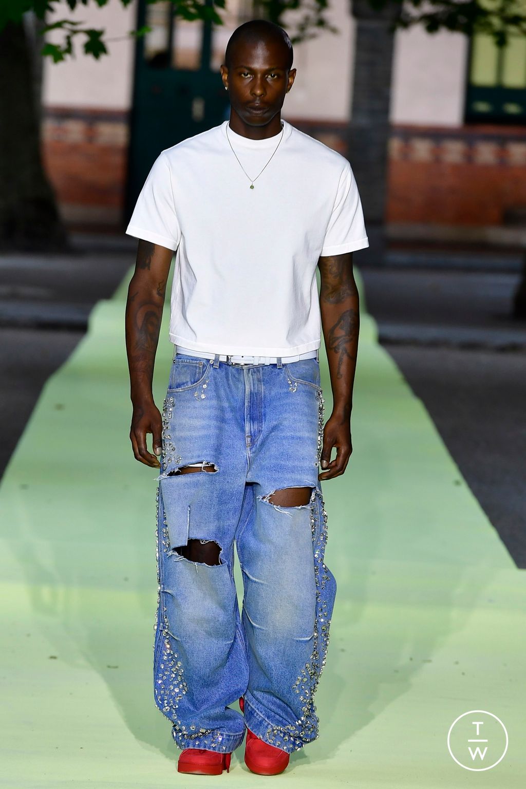 Fashion Week Paris Spring/Summer 2024 look 24 from the 1989 Studio collection menswear