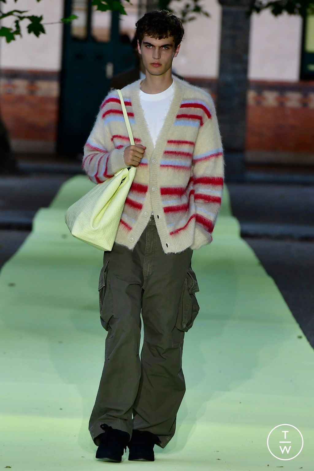 Fashion Week Paris Spring/Summer 2024 look 27 from the 1989 Studio collection menswear
