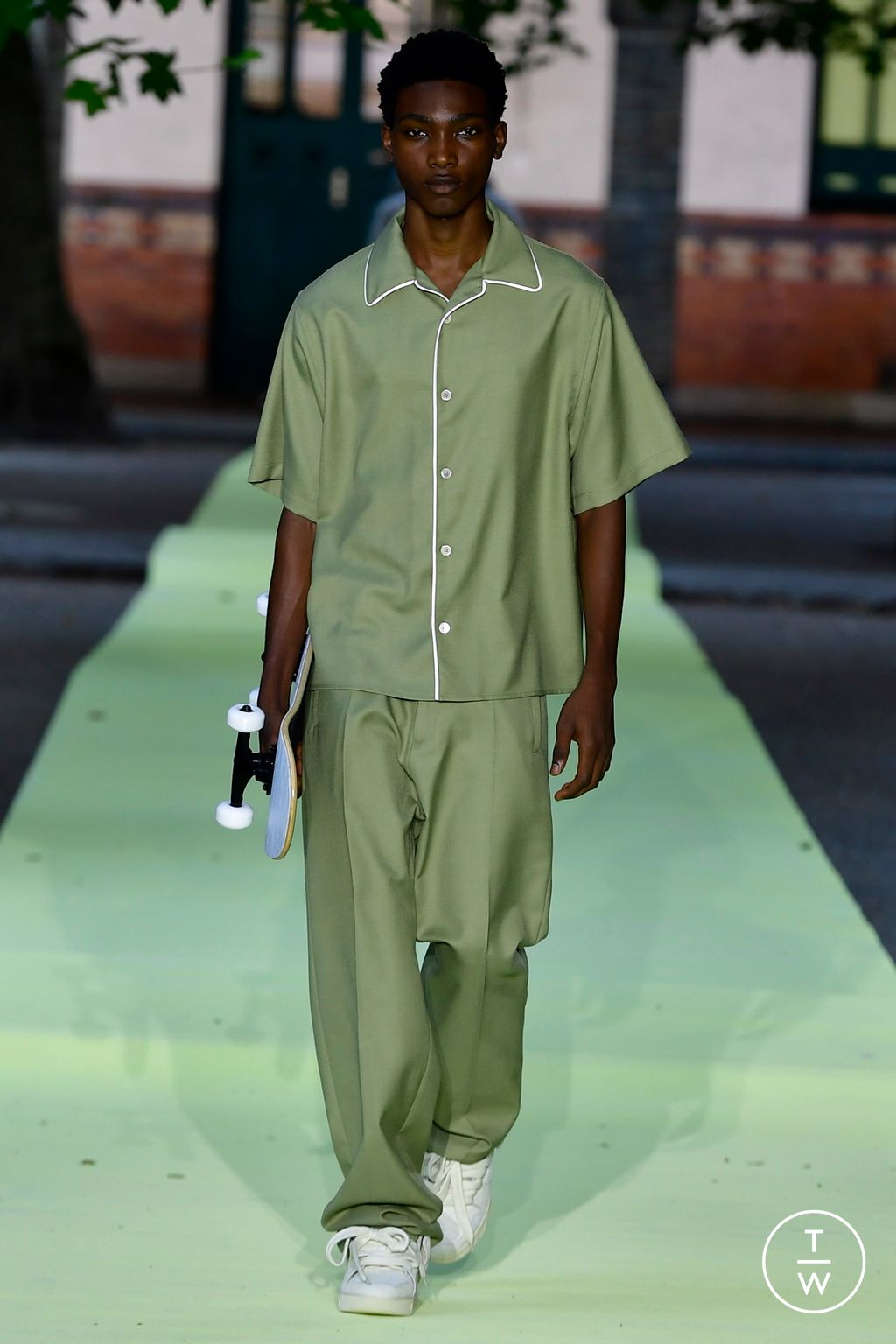 Fashion Week Paris Spring/Summer 2024 look 29 from the 1989 Studio collection menswear