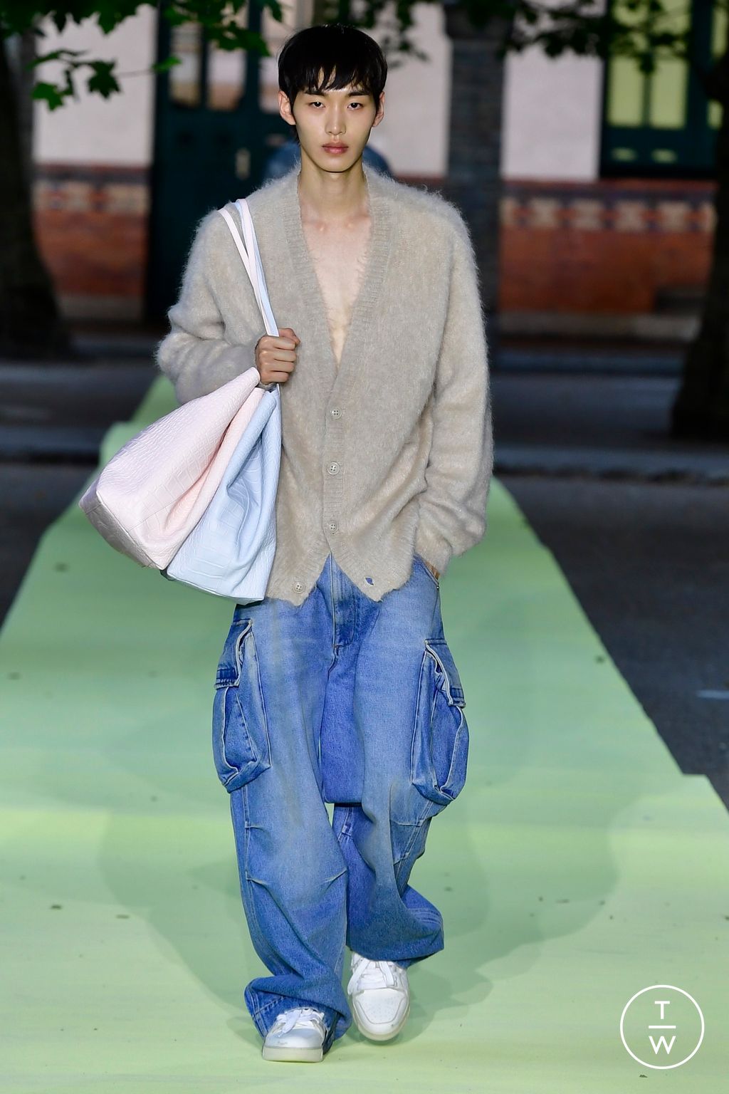 Fashion Week Paris Spring/Summer 2024 look 30 from the 1989 Studio collection menswear