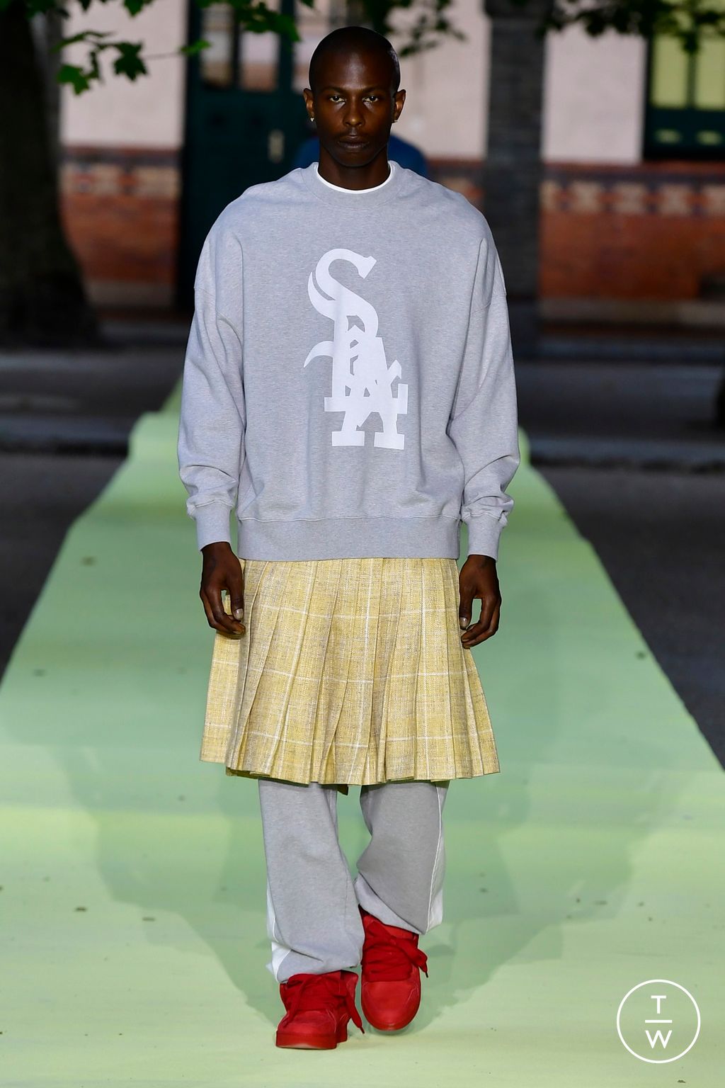 Fashion Week Paris Spring/Summer 2024 look 43 from the 1989 Studio collection menswear