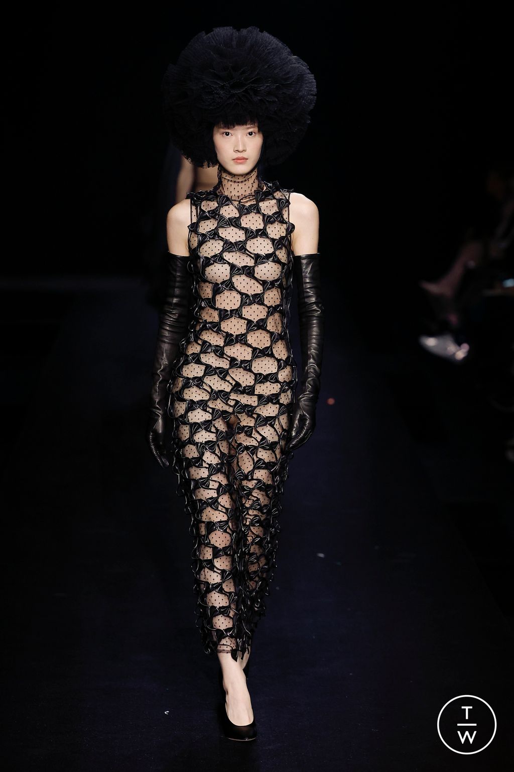 Fashion Week Paris Spring/Summer 2023 look 26 de la collection Valentino couture