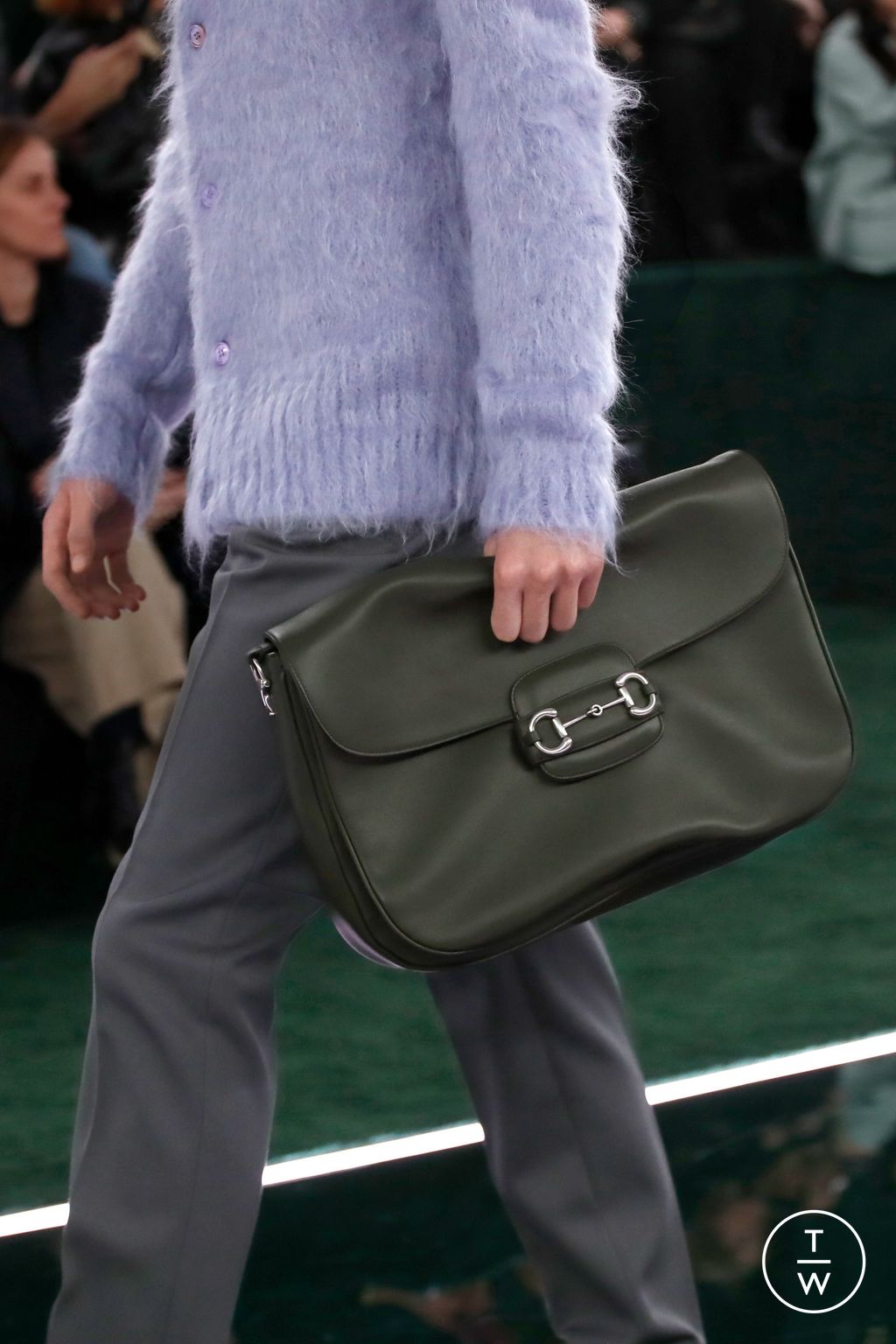 Fashion Week Milan Fall/Winter 2025 look 25 from the Gucci collection 女装配饰