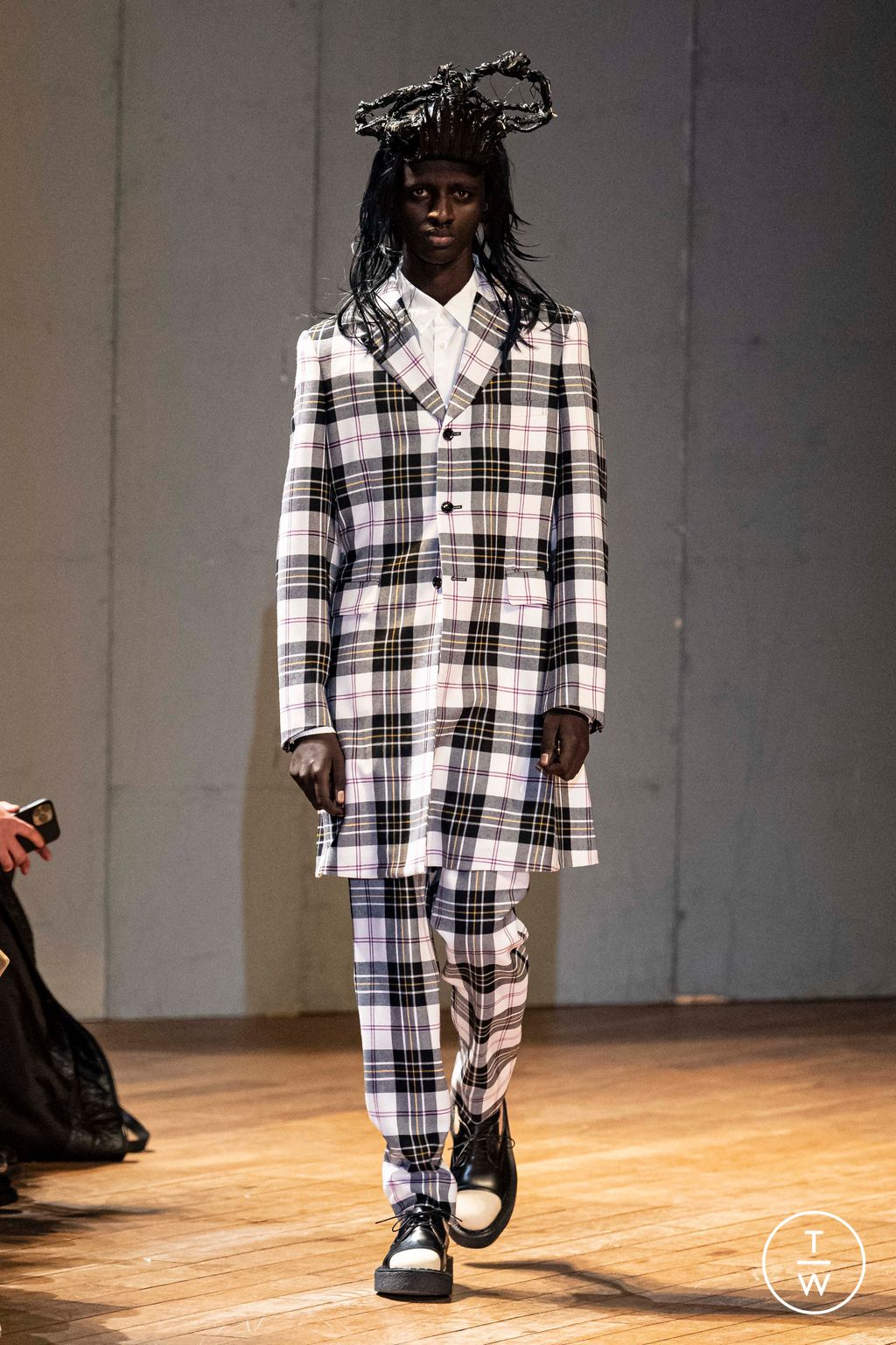 Fashion Week Paris Fall/Winter 2023 look 19 de la collection Comme des Garçons Homme Plus menswear