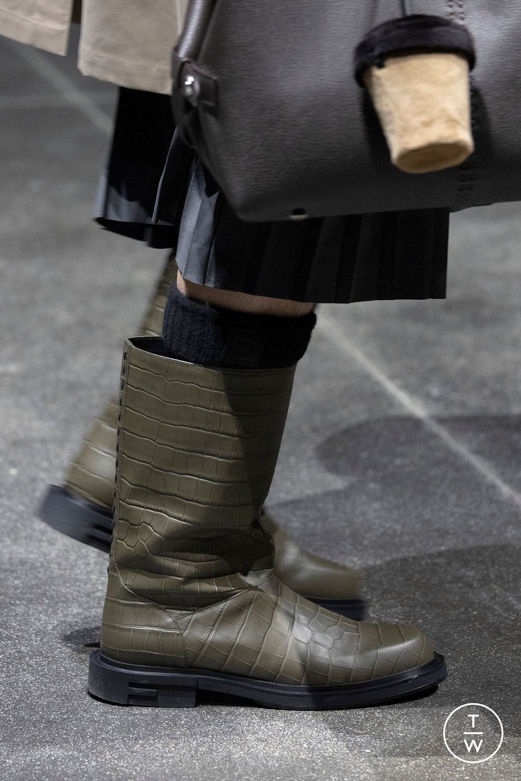 Fashion Week Paris Fall/Winter 2024 look 10 from the Fendi collection menswear accessories