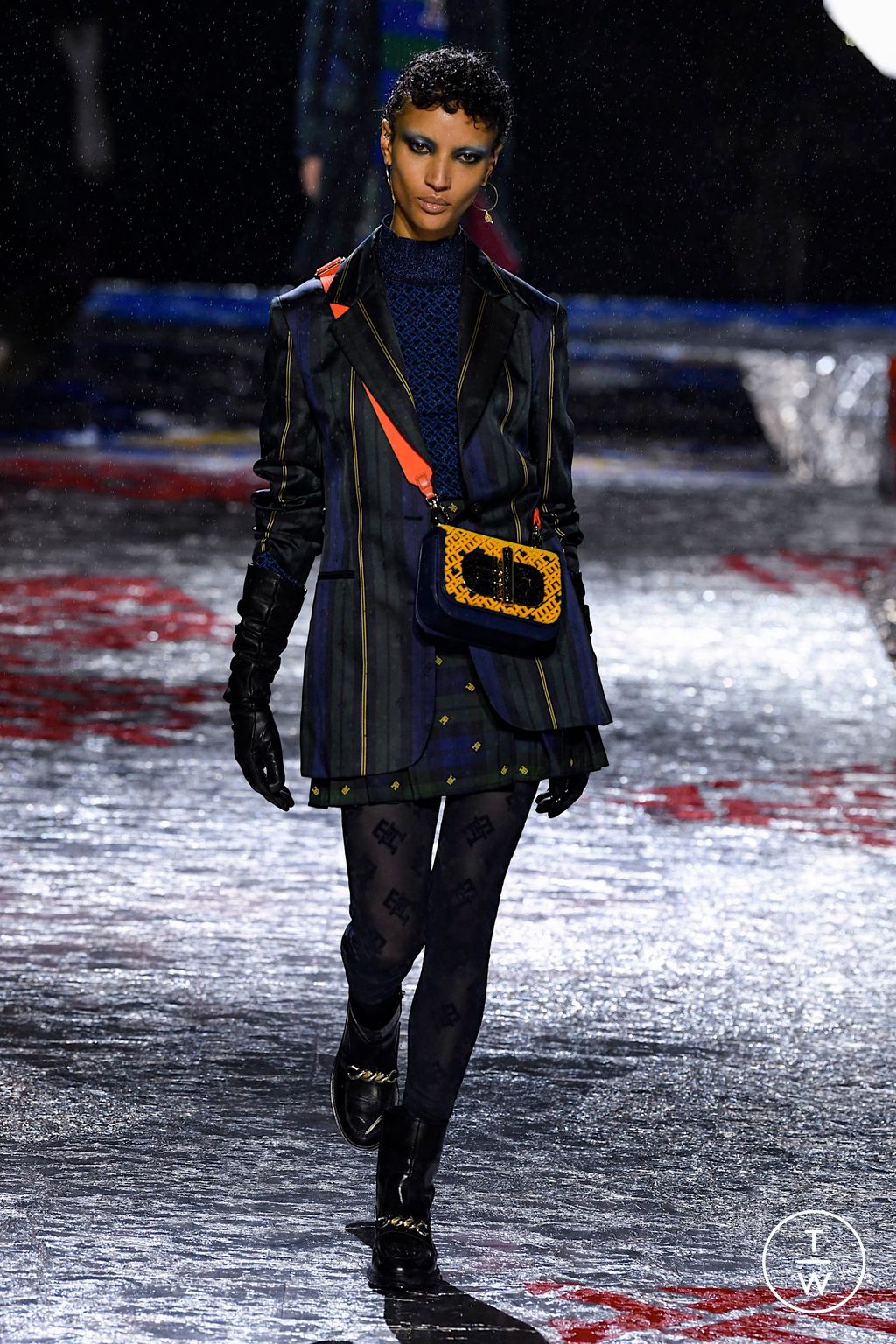 Fashion Week New York Fall/Winter 2022 look 28 from the Tommy Hilfiger collection womenswear