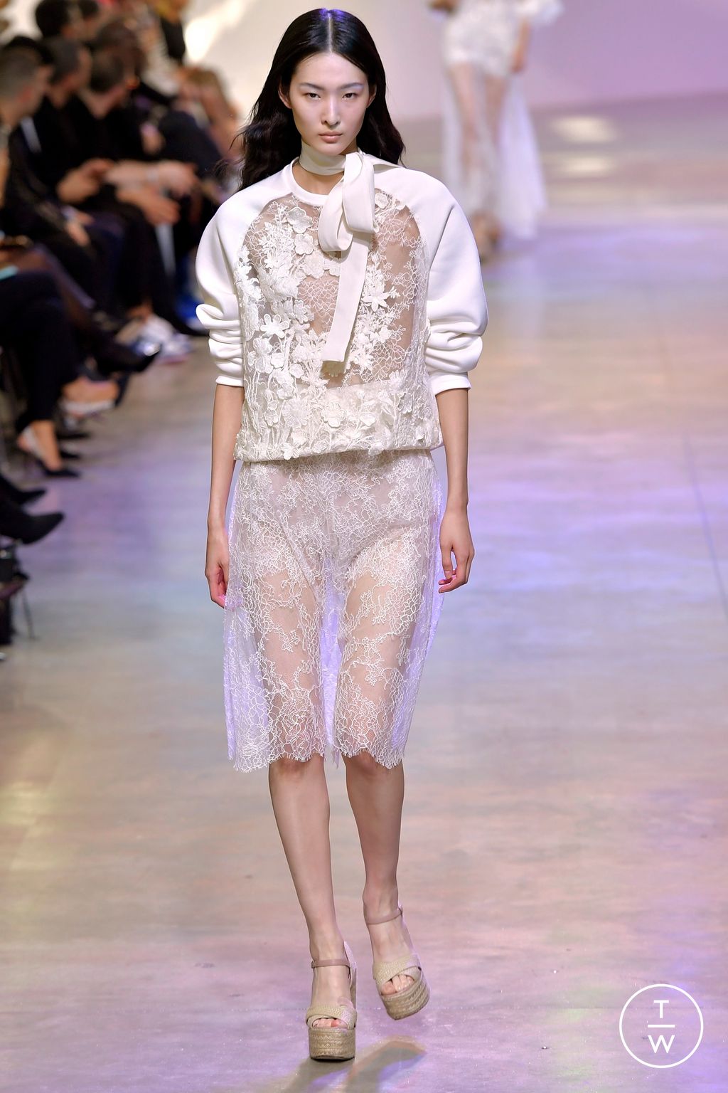 Fashion Week Paris Spring/Summer 2023 look 6 de la collection Elie Saab womenswear