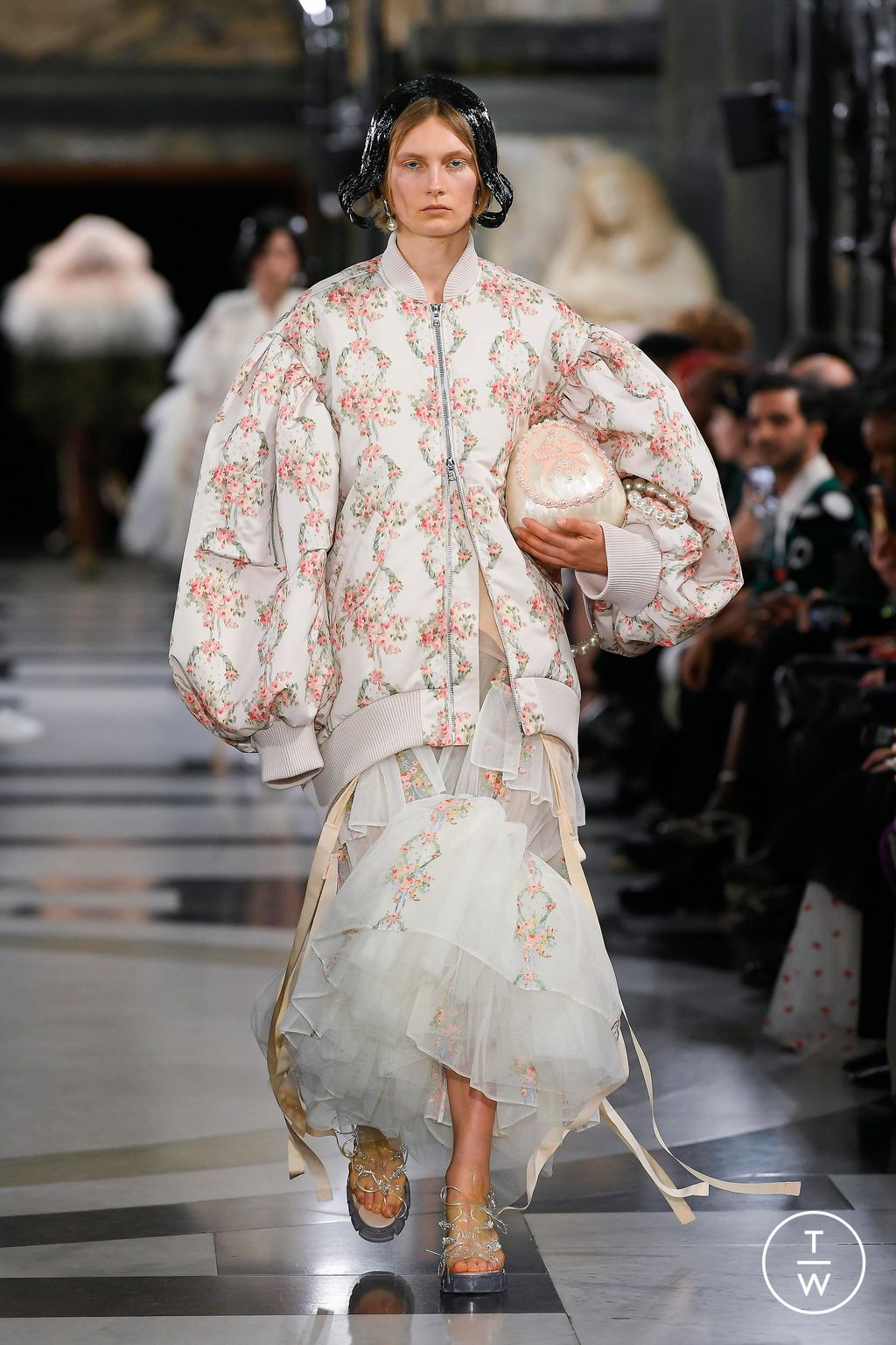 Fashion Week London Spring/Summer 2023 look 1 de la collection Simone Rocha womenswear
