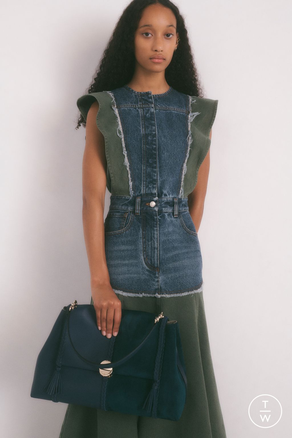 Fashion Week Paris Pre-Fall 2023 look 19 from the Chloé collection womenswear