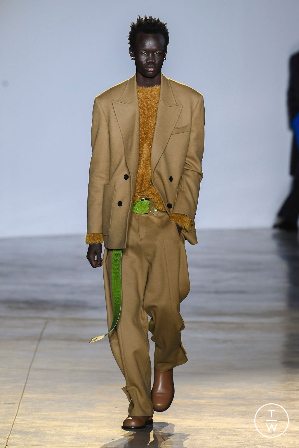 Fashion Week Paris Fall/Winter 2023 look 29 from the Wooyoungmi collection 男装